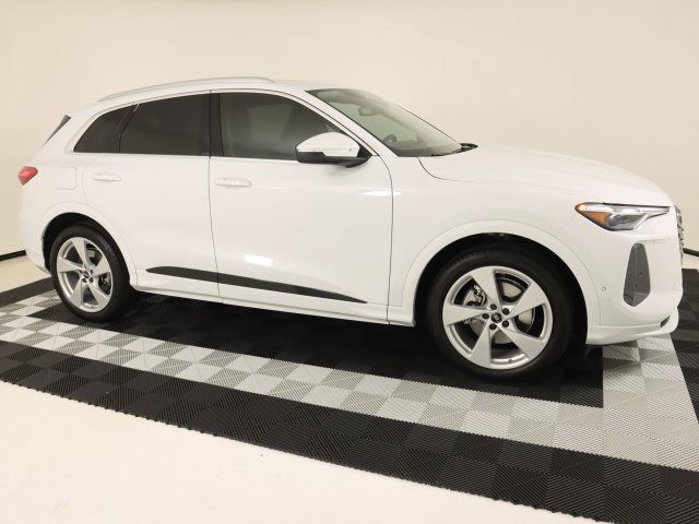 Certified 2025 Audi Q5 Prestige AWD/4WD image 6