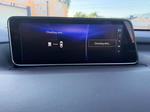 Used 2017 Lexus RX 450h AWD image 22