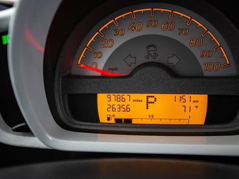 Used 2013 smart fortwo Coupe image 9