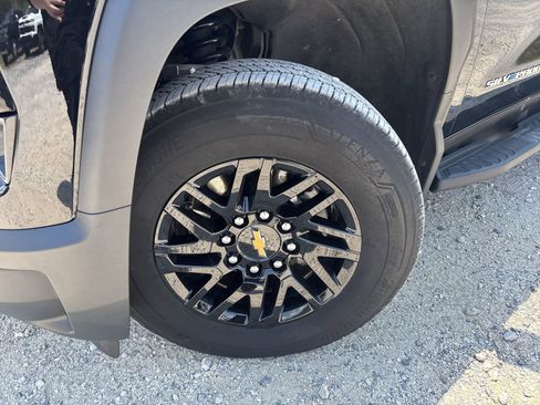 Used 2024 Chevrolet Silverado EV W/T AWD/4WD image 13