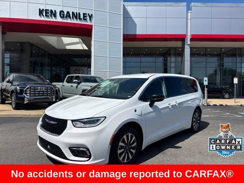 Used 2024 Chrysler Pacifica Limited FWD image 1