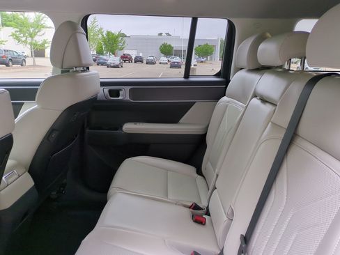Used 2025 Hyundai Santa Fe SEL FWD image 14