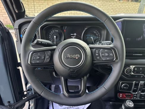 Used 2025 Jeep Wrangler Unlimited Rubicon 4xe w/ Convenience Group image 11