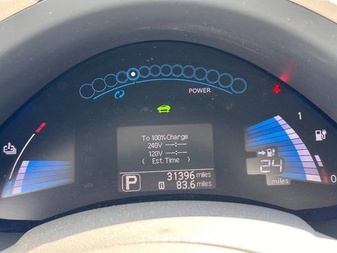 Used 2012 Nissan Leaf SL FWD image 17