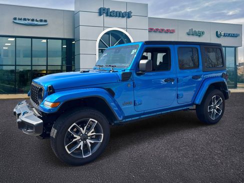 Used 2024 Jeep Wrangler Unlimited w/ Convenience Group AWD/4WD image 4