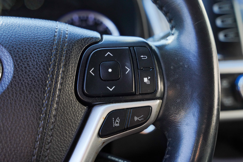 Used 2019 Toyota Highlander XLE AWD/4WD image 14