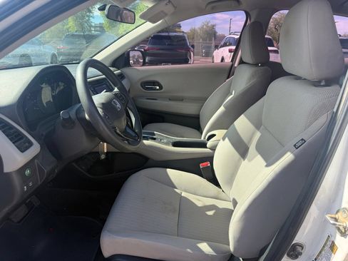 Used 2017 Honda HR-V LX image 11