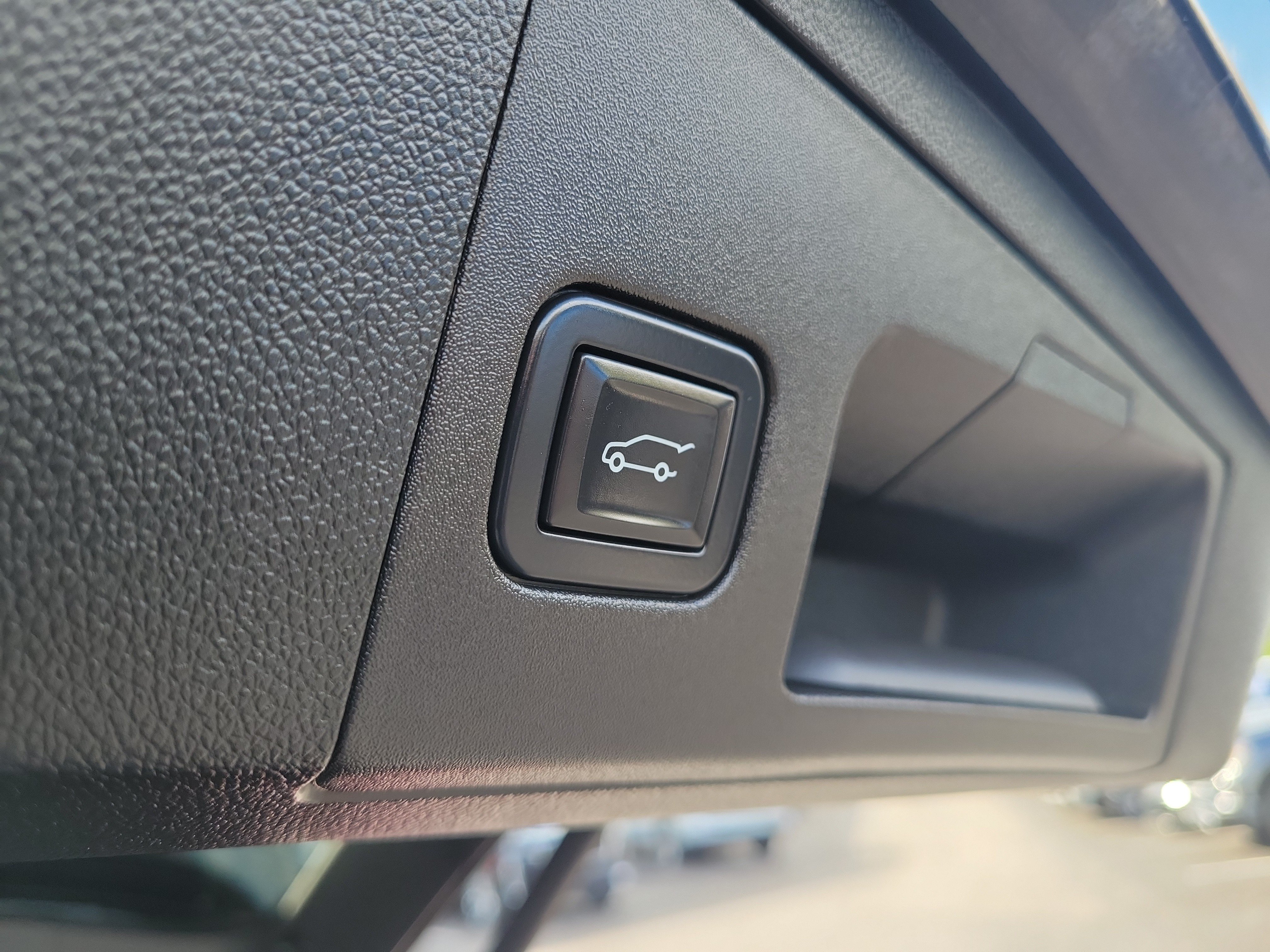 Used 2023 Cadillac XT4 Premium Luxury w/ Cold Weather Package AWD/4WD image 9