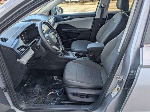 Used 2024 Volkswagen Taos SE image 2