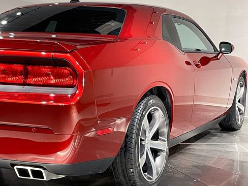 Used 2014 Dodge Challenger SXT image 38