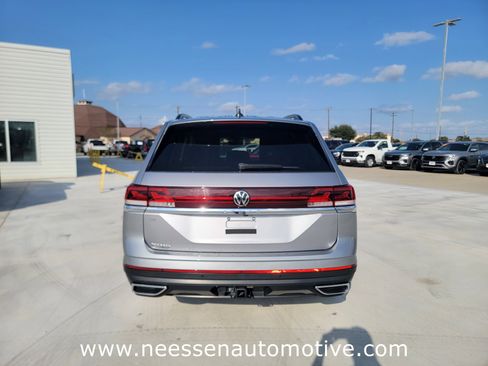 Used 2024 Volkswagen Atlas SE image 6