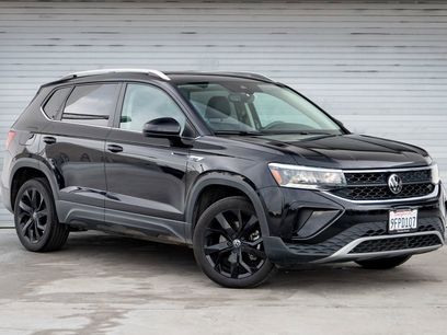 Used 2023 Volkswagen Taos SE w/ Panoramic Sunroof Package