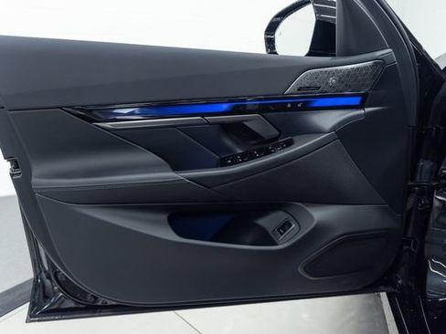 Used 2026 BMW i5 eDrive40 w/ M Sport Package AWD/4WD image 11