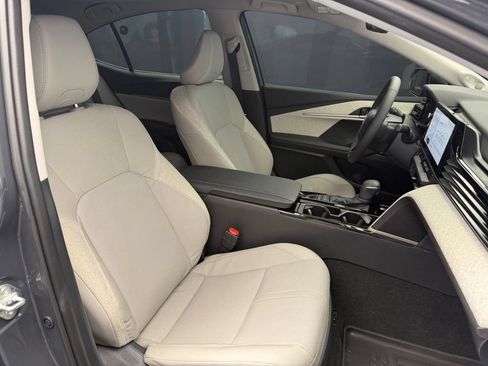 Used 2025 Toyota Camry XLE AWD/4WD image 68