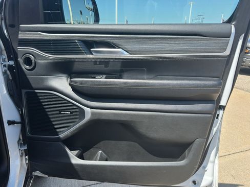 Used 2024 Jeep Wagoneer Series II w/ Flexible Seating Group RWD image 30