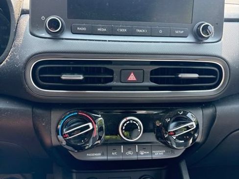 Used 2023 Hyundai Kona SE FWD image 9