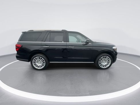 Used 2023 Ford Expedition Limited image 9