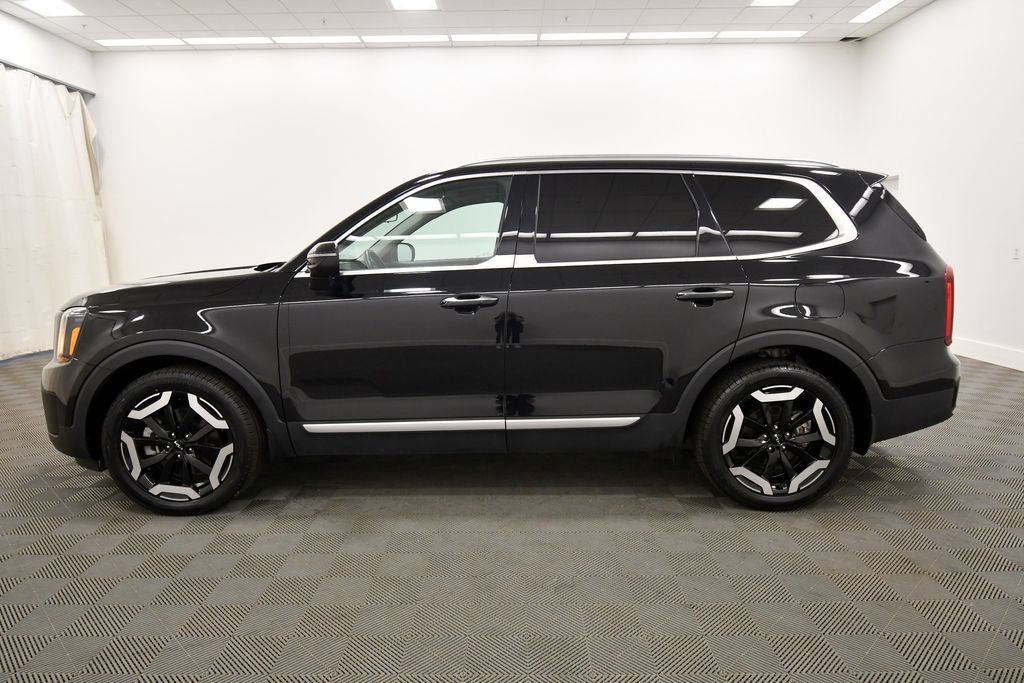 Certified 2024 Kia Telluride S w/ S Sunroof Package AWD/4WD image 4