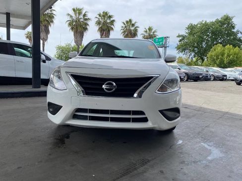 Used 2019 Nissan Versa SV FWD image 4
