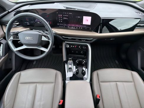 Used 2025 Audi Q5 Premium w/ Convenience Package image 14