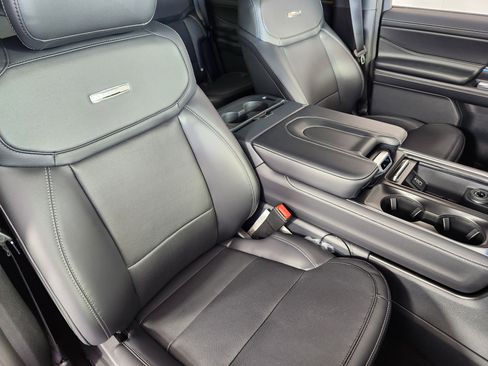 New 2026 Ford Expedition Platinum w/ Stealth Appearance Package AWD/4WD image 10
