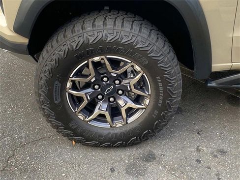 Used 2024 Chevrolet Colorado ZR2 w/ Technology Package image 6