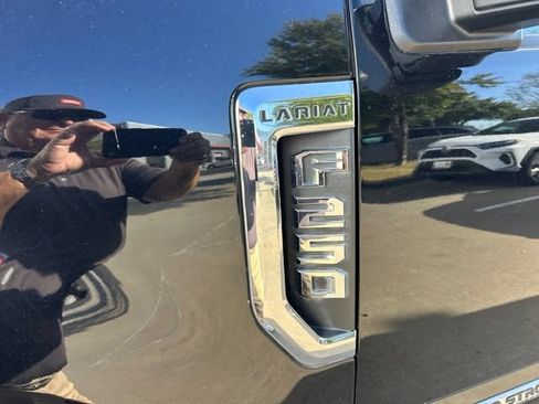 Used 2022 Ford F250 Lariat w/ Lariat Value Package AWD/4WD image 9