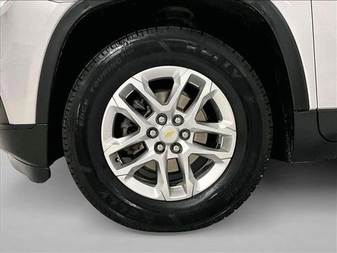 Used 2021 Chevrolet Traverse LS FWD image 10