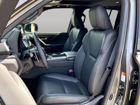 Used 2024 Lexus LX 600 4WD w/ Appearance Package image 7