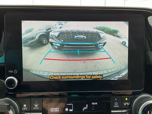 Used 2023 Toyota Highlander XLE AWD/4WD image 26