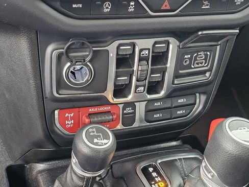 Used 2024 Jeep Gladiator Mojave image 19