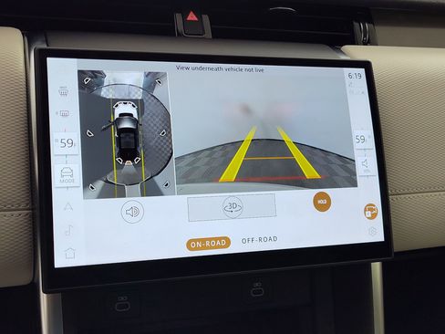 Certified 2025 Land Rover Discovery Sport Dynamic SE image 24