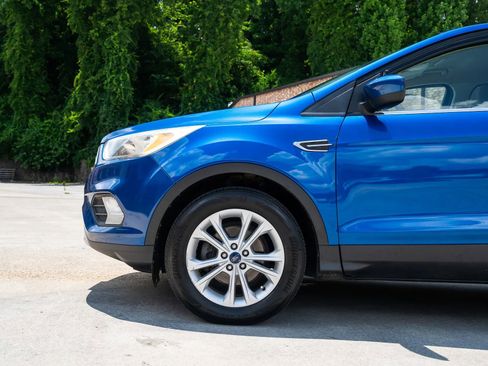 Used 2017 Ford Escape SE FWD image 3