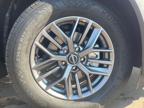 Used 2025 Nissan Rogue S AWD/4WD image 8