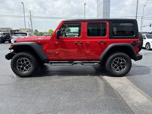 Used 2025 Jeep Wrangler Unlimited Rubicon w/ Convenience Group AWD/4WD image 3