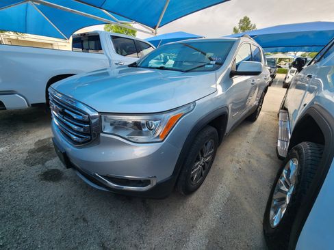 Used 2019 GMC Acadia SLT image 2