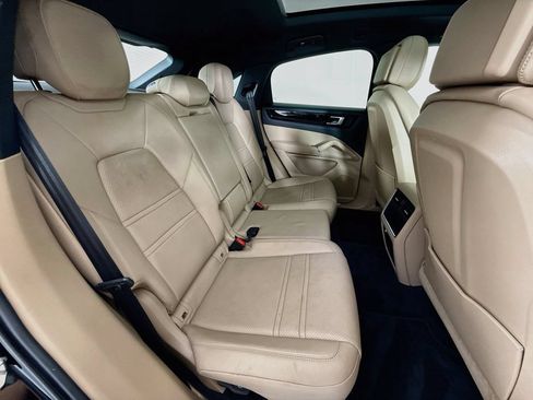Certified 2023 Porsche Cayenne Coupe AWD/4WD image 28