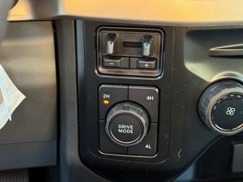 Used 2024 Ford F350 XLT AWD/4WD image 31