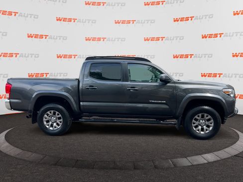 Used 2017 Toyota Tacoma SR5 w/ Tow Package AWD/4WD image 6