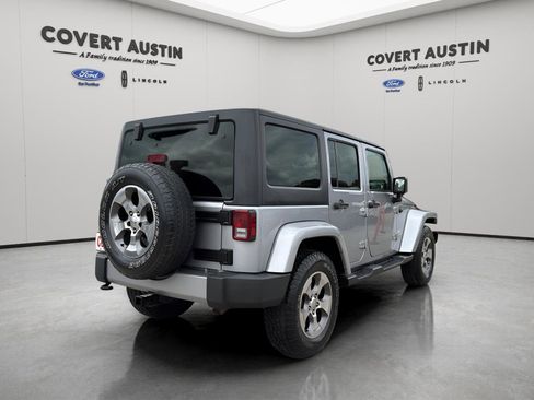 Used 2018 Jeep Wrangler Unlimited Sahara AWD/4WD image 5