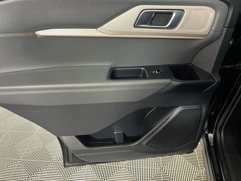 Used 2025 Ford Explorer Active image 27