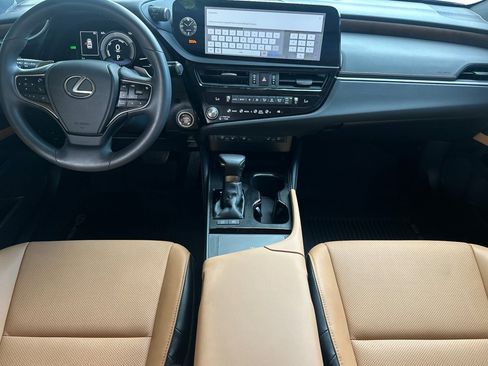 Used 2025 Lexus ES 300h w/ Premium Package image 17
