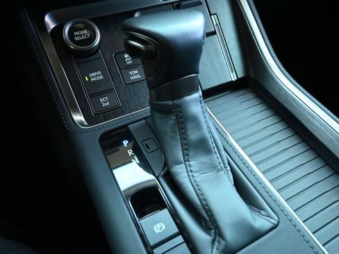 Used 2025 Lexus GX 550 w/ Accessory Package (2T) image 27