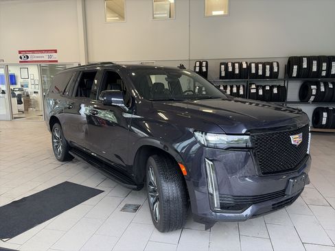 Used 2023 Cadillac Escalade ESV Sport AWD/4WD image 3