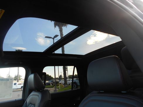 Used 2024 Ford Expedition Limited image 13