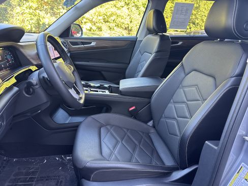 Used 2024 Volkswagen Atlas SE AWD/4WD image 5