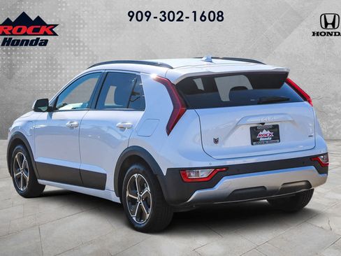 Used 2023 Kia Niro EX image 6
