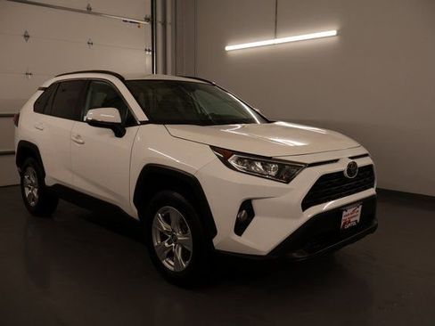 Used 2021 Toyota RAV4 XLE image 1