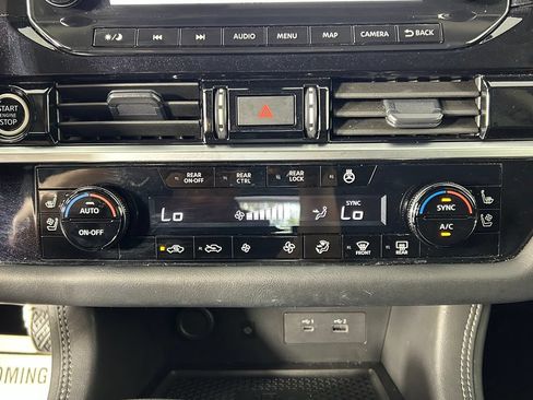 Used 2024 Nissan Pathfinder Platinum AWD/4WD image 23
