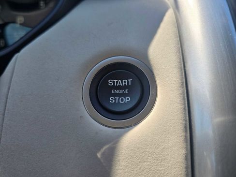 Used 2025 Land Rover Discovery S AWD/4WD image 34